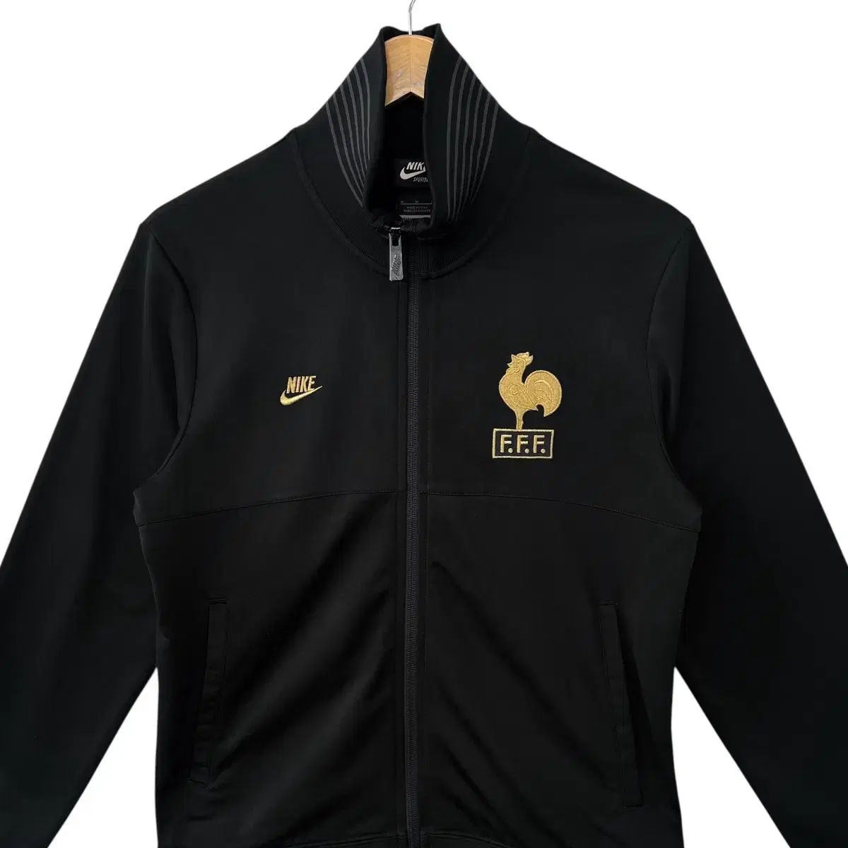 NIKE ナイキ フランス トラックジャケット ジャージ 上 美品】NIKE ナイキ フランス代表 トラックジャケット ジャージ M