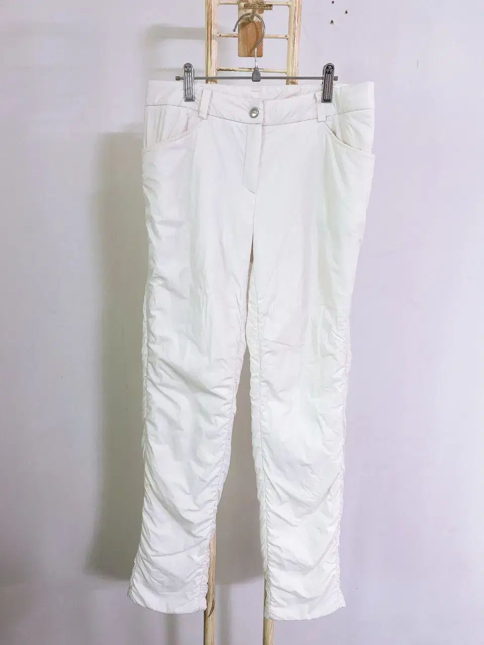 女性 27 タイトリストゴルフ軽量パッド入りパンツ