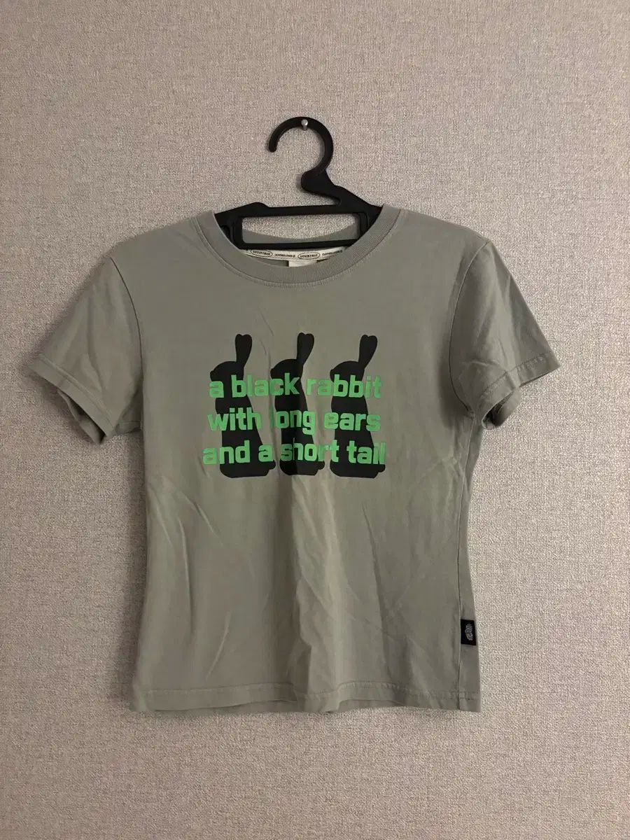 LUV IS TRUE★韓国★新作★人気★VS 3 RABBIT TEE 半袖T 2色 LUVISTRUE(ラブイズトゥルー) VS 3 RABBIT TEE ( GREEN ) - メルカリ
