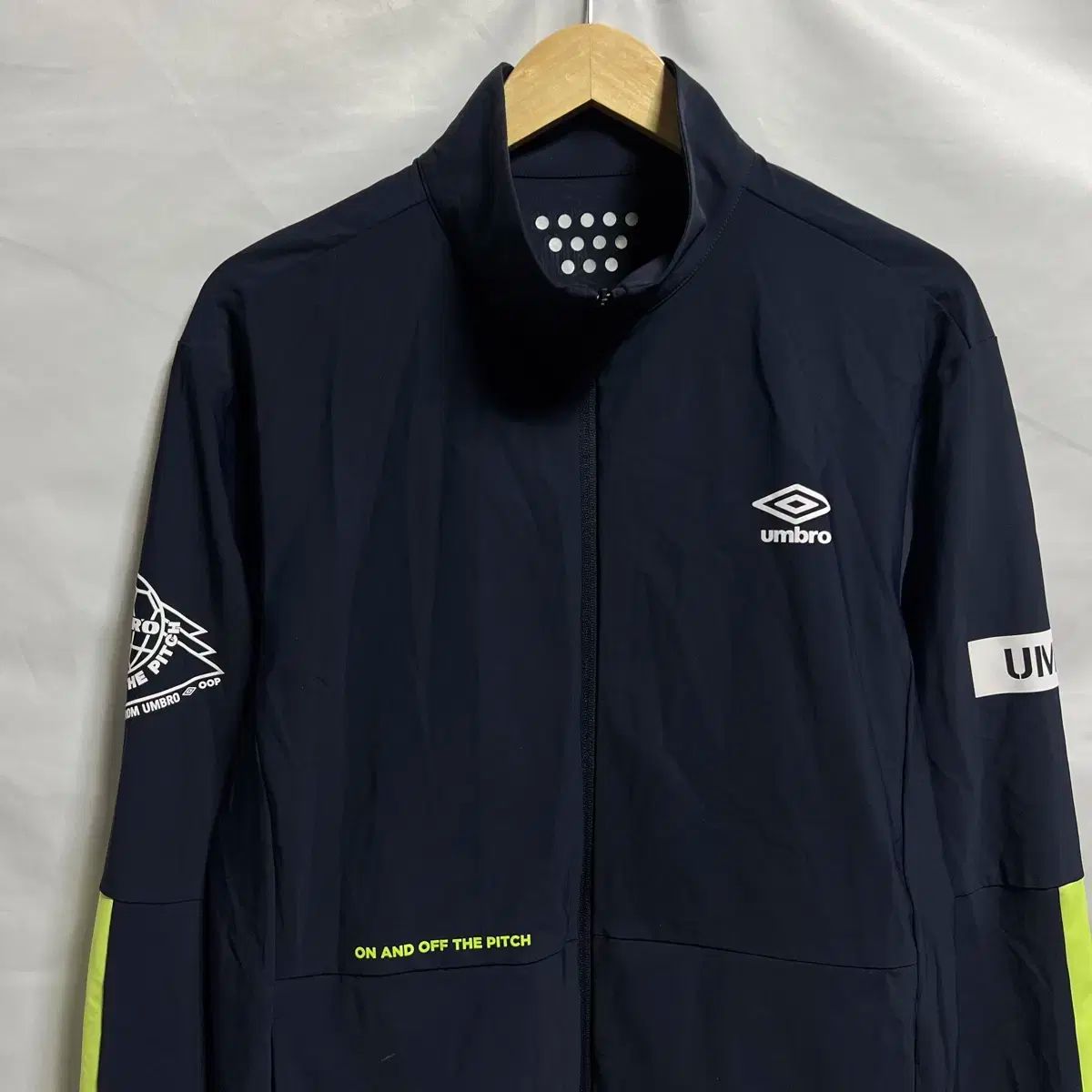 umbro フルジップジャケット グレー/ネイビー umbro ジップアップジャケット ネイビー/グレー（激レア00s