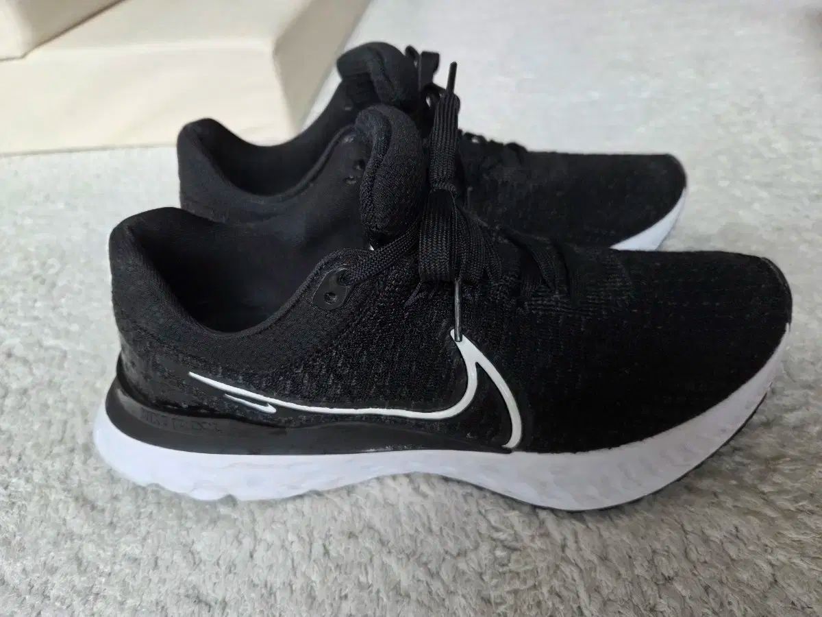 NIKE ナイキ ランニングシューズ 270 サイズ ほぼ