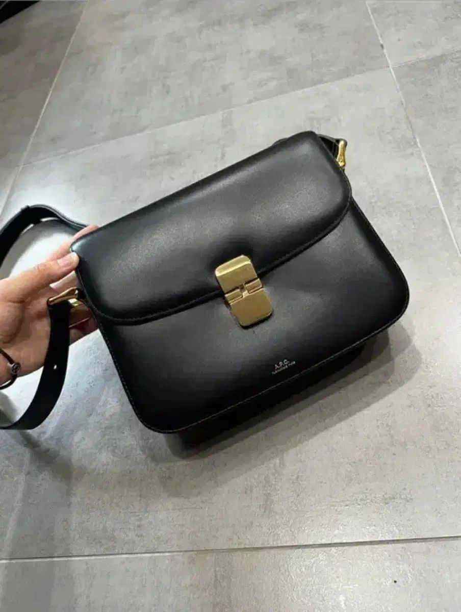 A.P.C アー ペー セー グレースバッグ ブラック