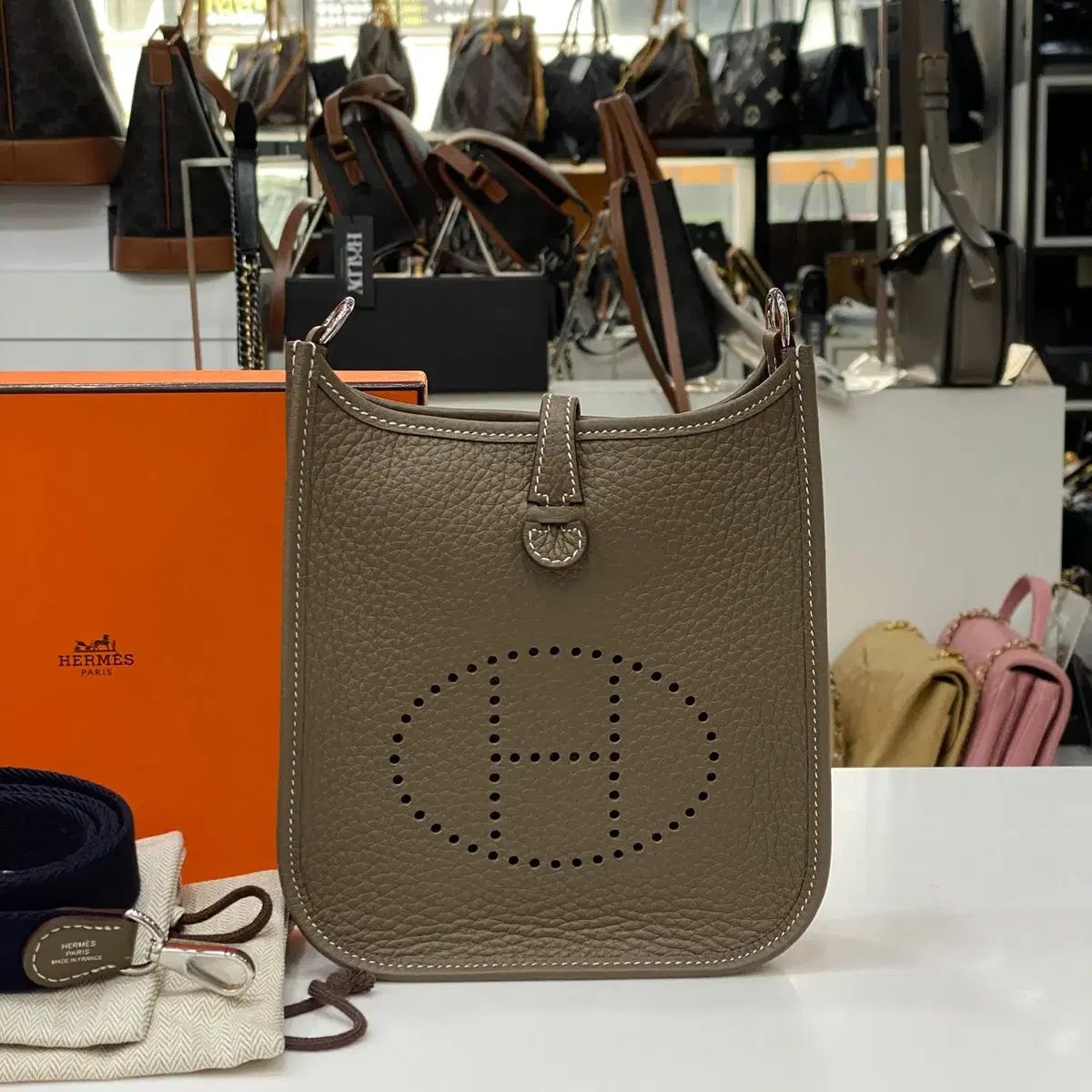 Hermes(エルメス) ミニ エヴリン 16 エトープ シルバー金具 K