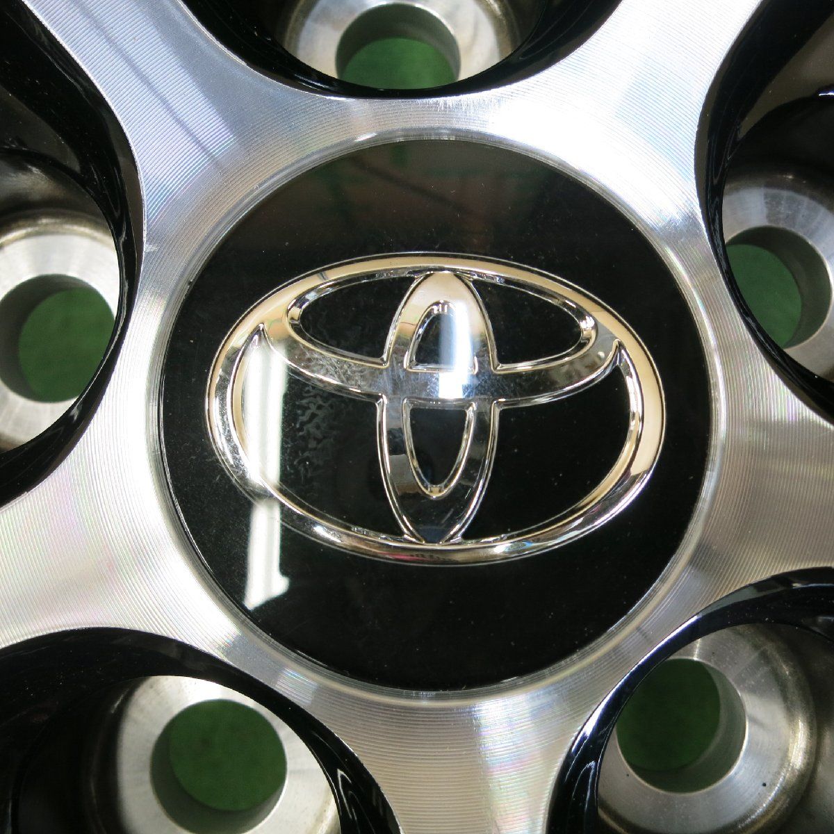 送料無料]未装着！未使用☆トヨタ 60系 ハリアー 純正 特別仕様車