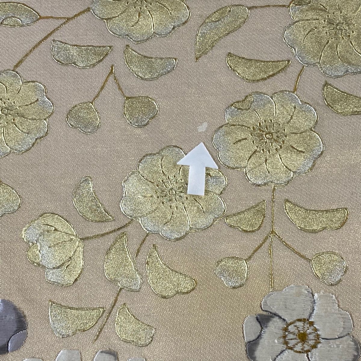 袋帯 秀品 草花 刺繍 金銀彩 金色 お太鼓柄 正絹 【中古