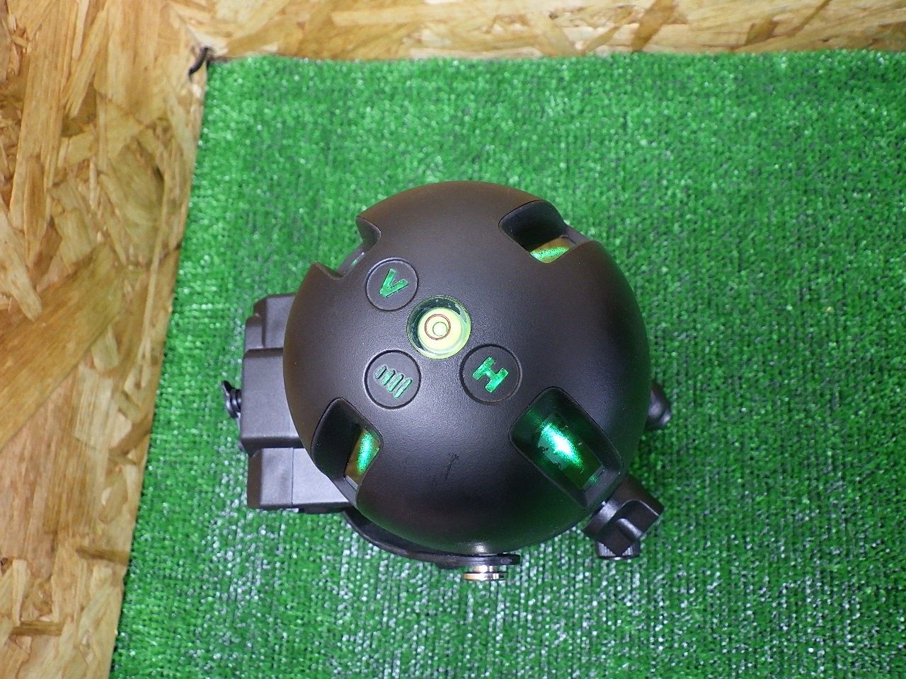 レーザー墨出し器