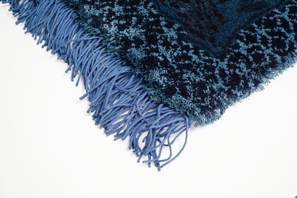 時鍋島段通 吉島家敷物 蟹牡丹藍三色文 花模様 円形ラグ ネイビー グリーン 時鍋島段通 吉島家敷物 蟹牡丹藍三色文 花模様 円形