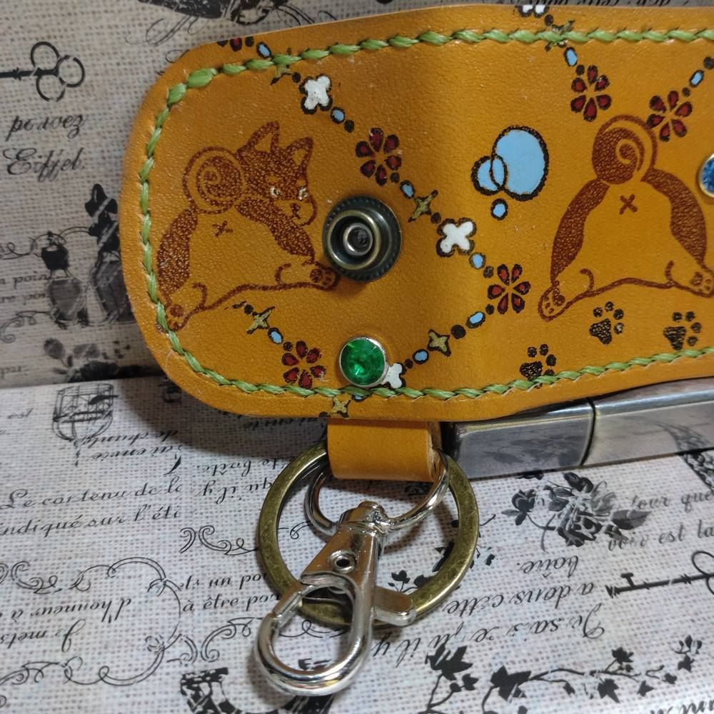 SNO.810(芝犬柄)牛革ぶらぶらキーホルダー - メルカリ