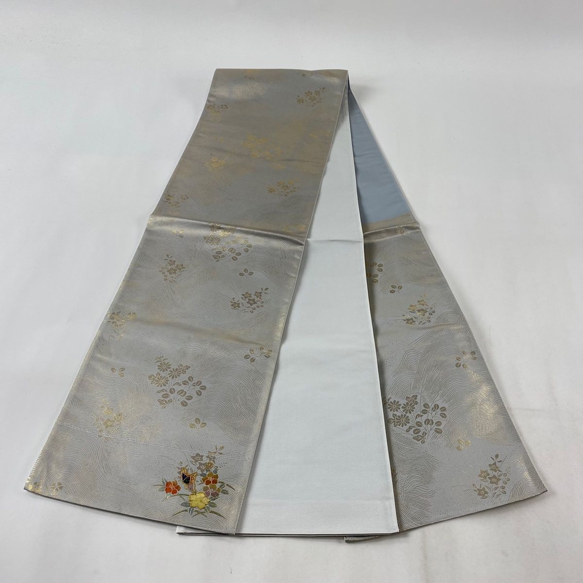 袋帯 秀品 秋草 波 箔 螺鈿 灰色 六通 正絹 【中古】 袋帯 美品 秀