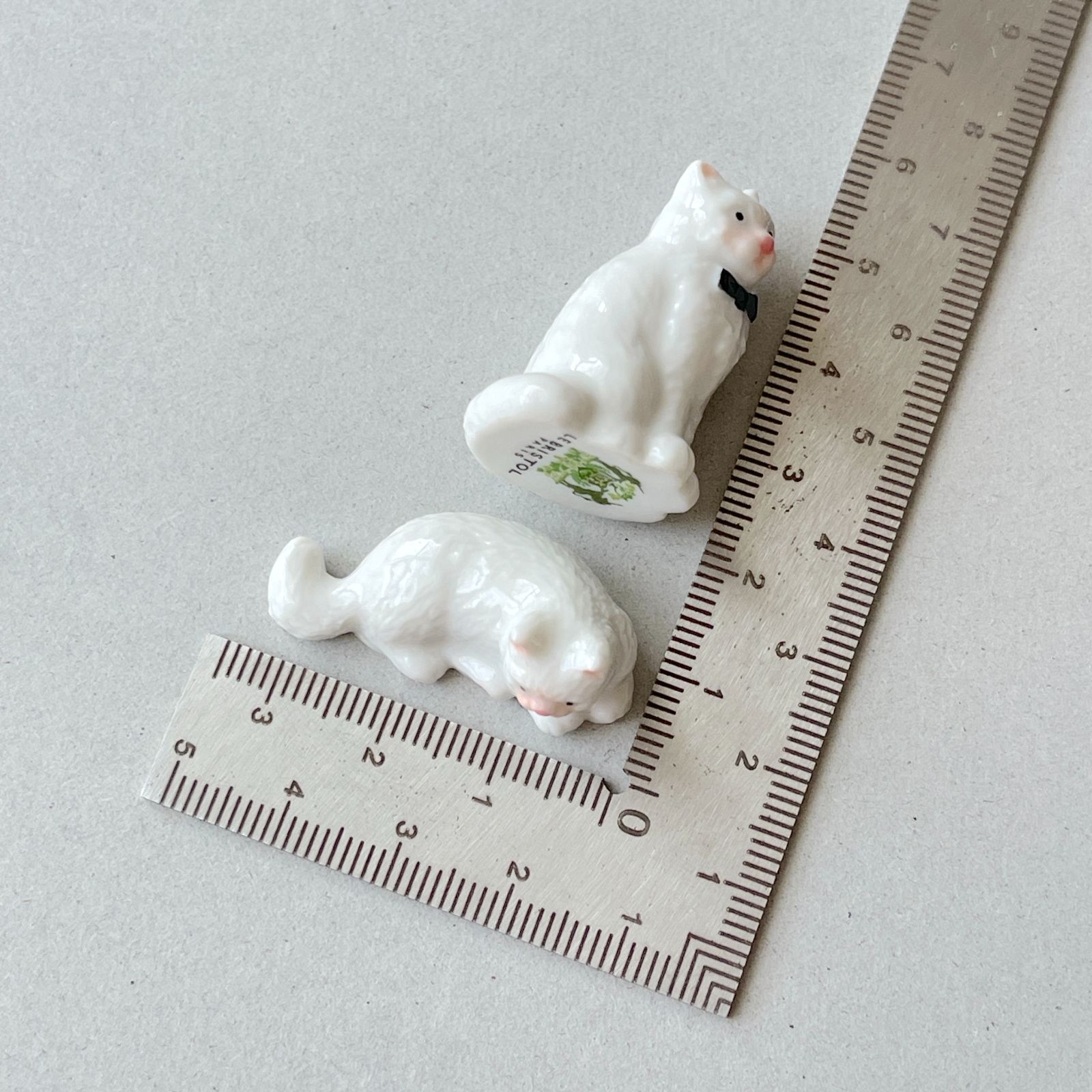 ホテルブリストルパリ　フェーブ　フェーヴ　陶器　新品　置物　猫　パリ　希少品 フェーヴ 看板猫 白ネコ ホテル ル ブリストル パリ フランス フェーブ