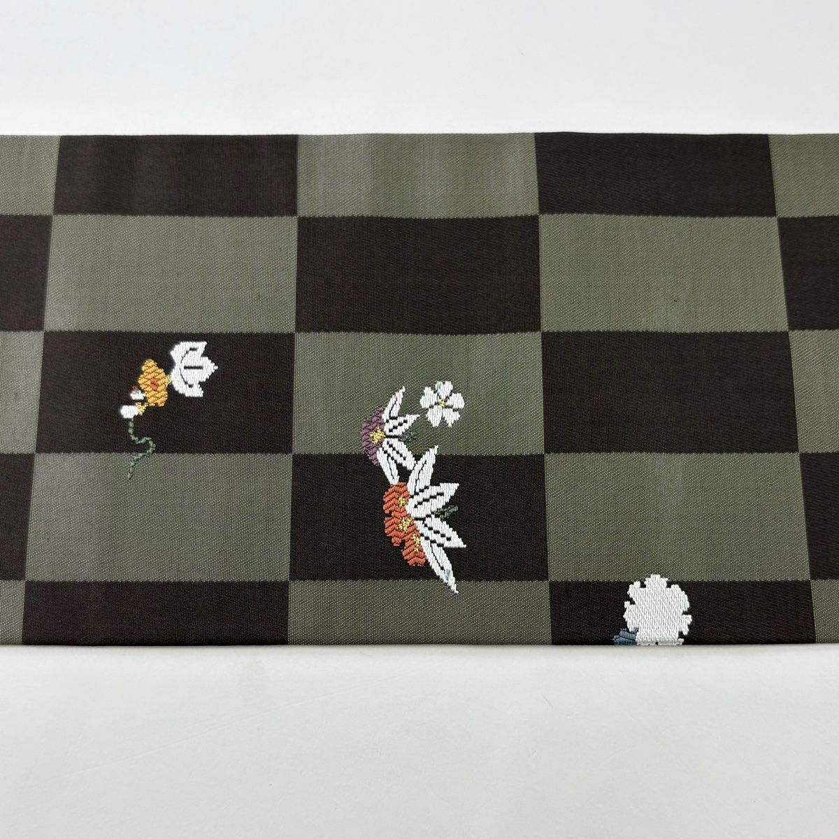 バイセル 着物 名品 名古屋帯 灰色 華文 草花 正絹 ☆☆☆☆ 名古屋帯 秀品 草花 変わり市松 金糸 焦茶色 正絹 中古 袋帯 美品 名品