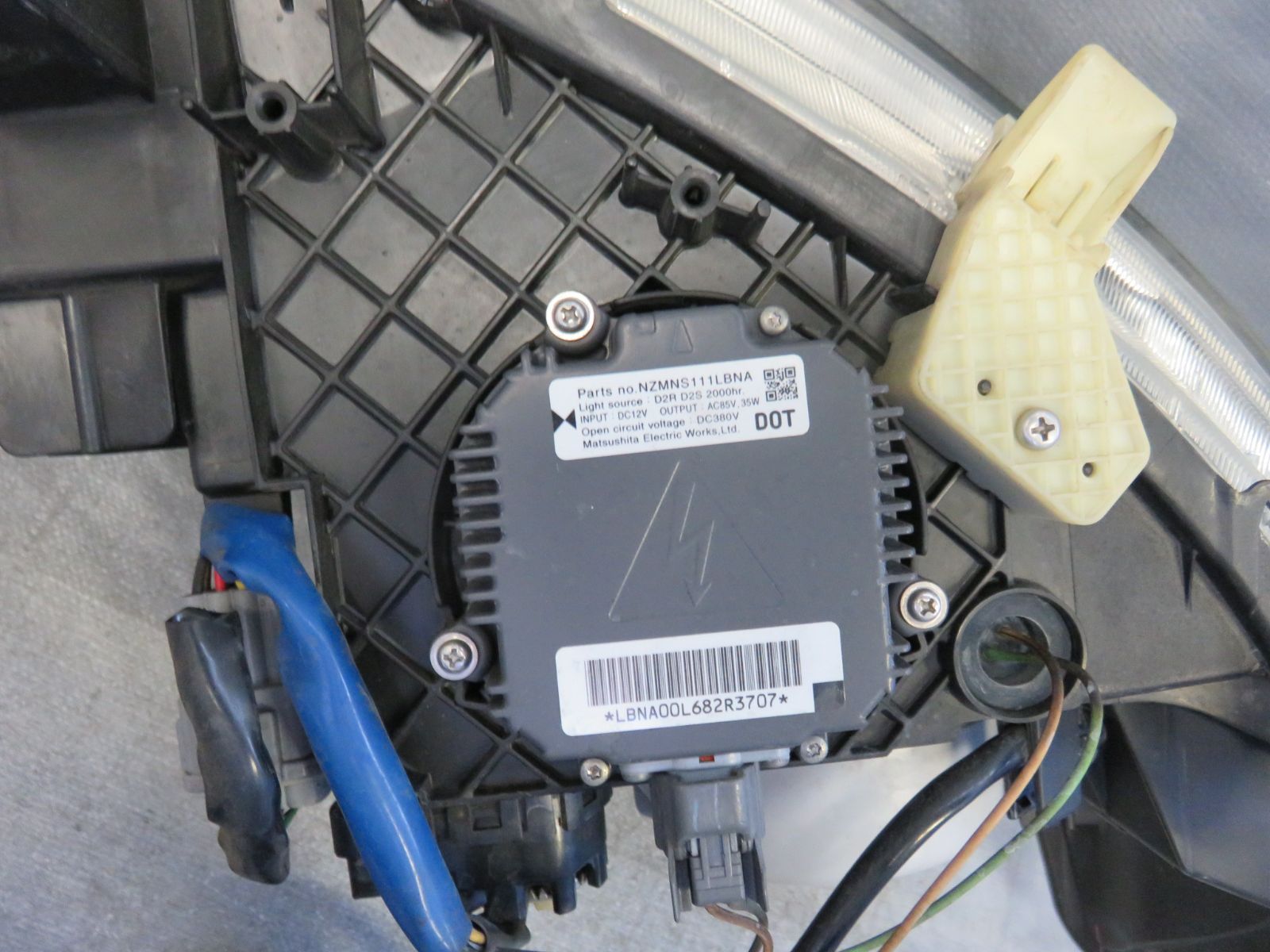 ☆STD7460/点灯OK 日産 セレナ C25 CC25 NC25 CNC25 純正HID ヘッド