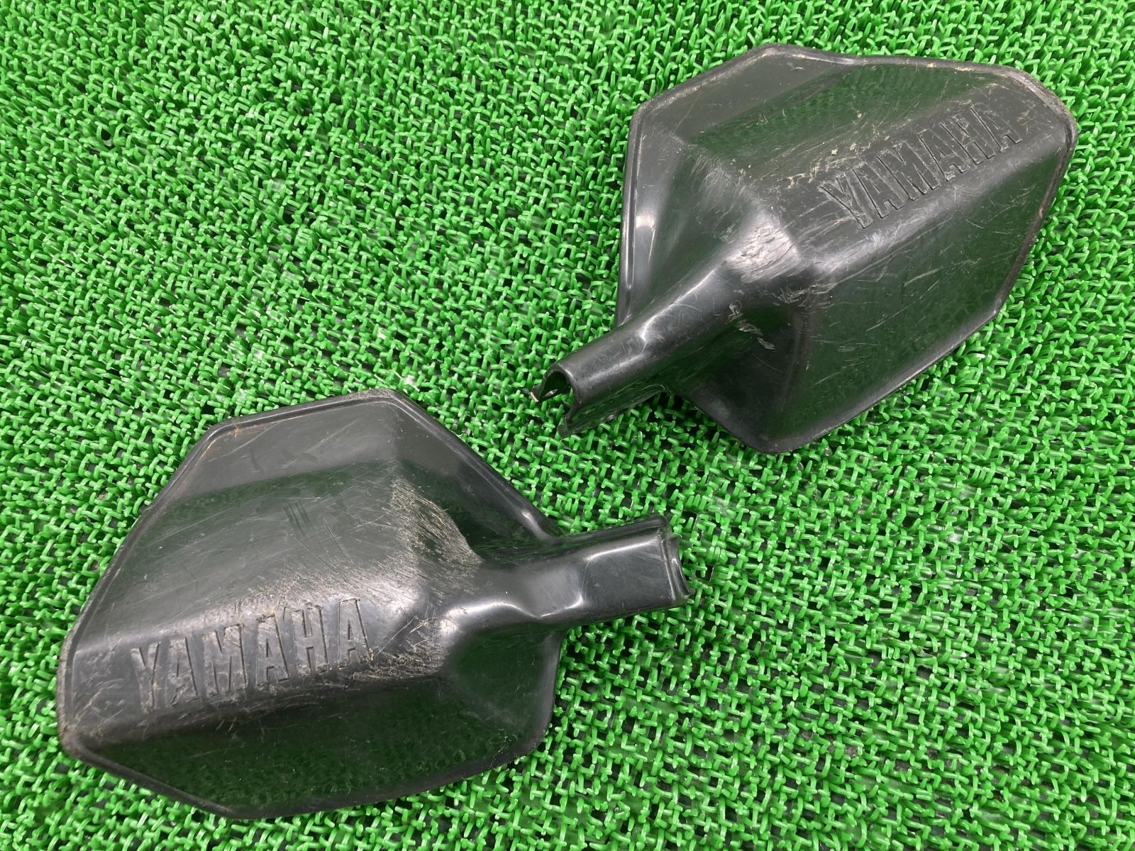 セロー225 ナックルガード 左右 黒 ヤマハ 純正 中古 バイク 部品 1KH 4JG DG08J 修復素材やペイント素材に 割れ欠け無し 品薄