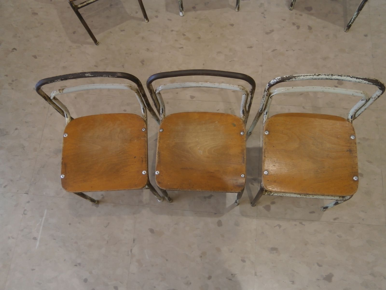 【現地引取のみ、リユース品】園児イス　８脚