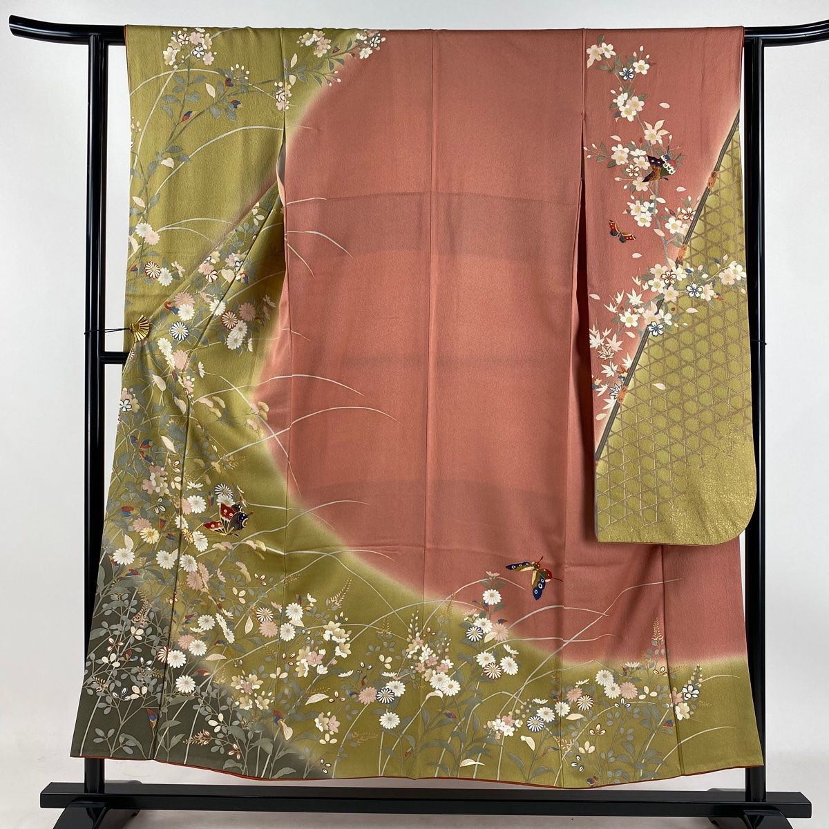 振袖フルセット 身丈165.5裄63 菊 蝶文様 金彩 Sサイズ 逸品 名品 振袖フルセット 身丈171裄70 刺繍柄 黒 金彩 草花 成人式 逸品