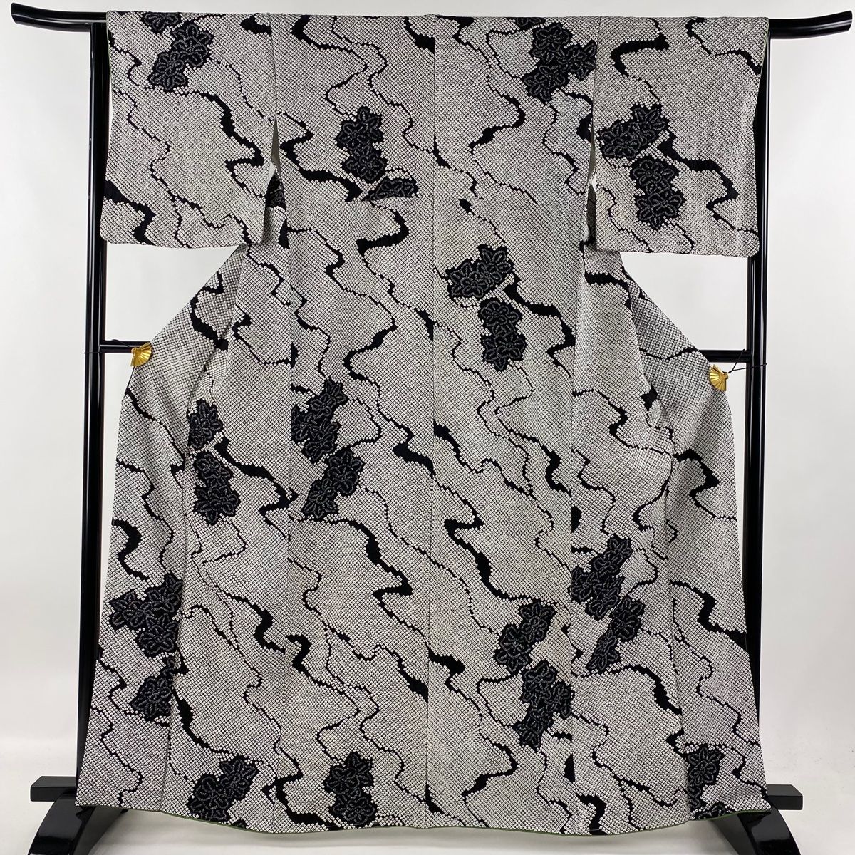 未使用品 小紋 総絞り 黒 吉祥文様 身丈161.5cm 裄丈65cm 袷