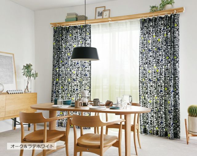 カーテンレールの上に棚をつける新発想