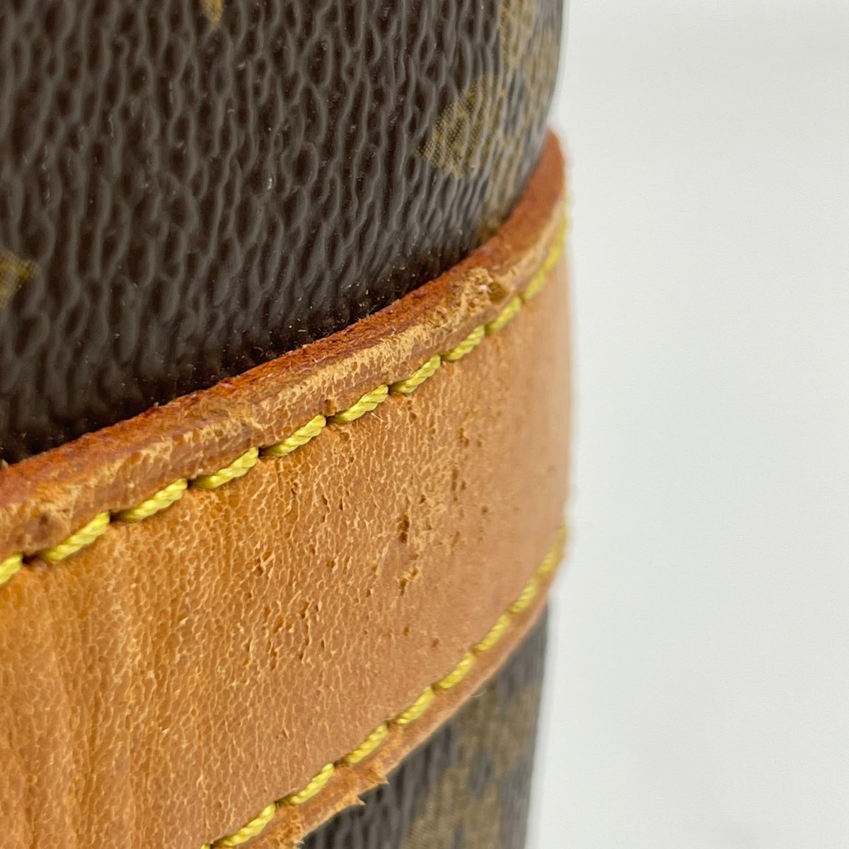 モノグラム ブラウン