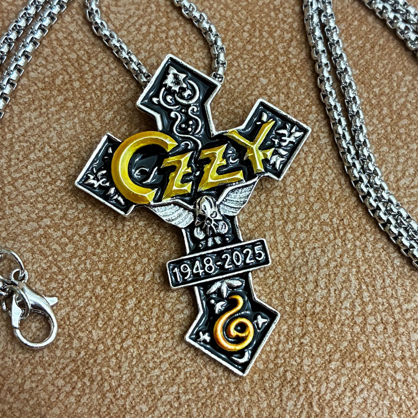 新品 オジーオズボーン クロス 十字架 ペンダント ネックレス