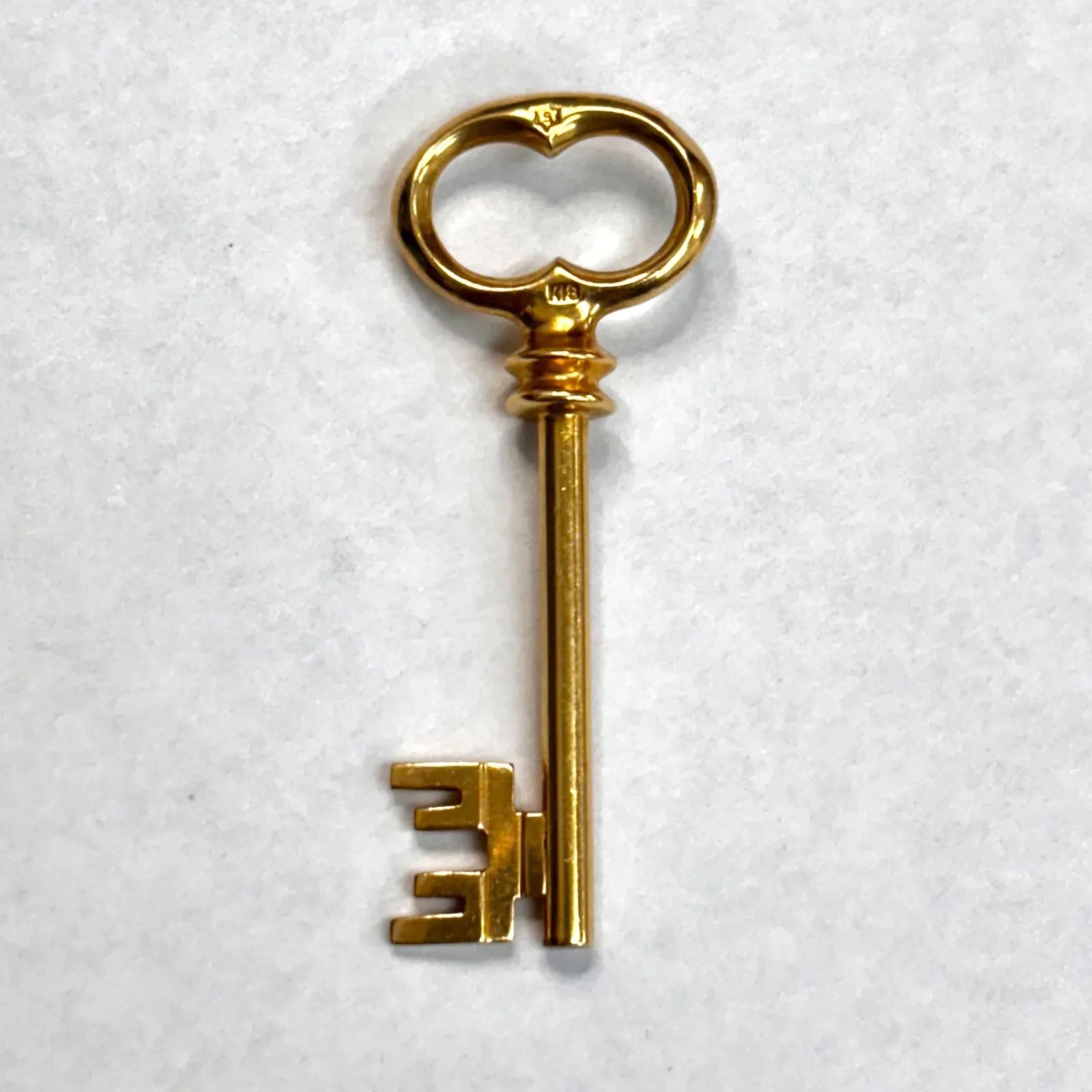 美品⭐️18金の鍵型チャーム】 使用貴金属 K18 33×12mm