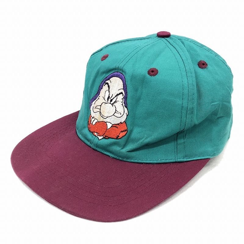 ディズニー 白雪姫 7人の小人 グランピー おこりんぼ スナップバック キャップ Disney snow white Seven Dwarfs Grumpy Snapback Cap 刺繍 サイズ：YOUTH グリーン×エンジ【UR】