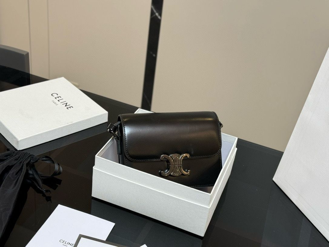 CELINE■セリーヌ ロゴ トリオンフ ミニ バック CELINE セリーヌ ミニ トリオンフ バッグ シャイニーカーフ