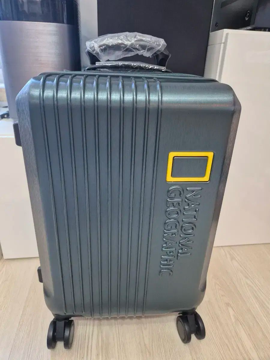 拡張型 National Geographic ナショナルジオグラフィック キャリアー 20インチ 機内用 ダークグリーン