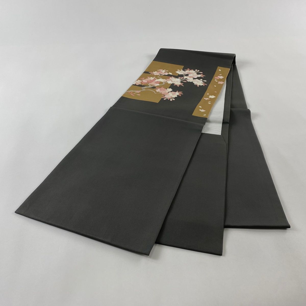 バイセル 着物 名品 名古屋帯 墨色 桜のはなびら 正絹 ☆☆☆☆ 名古屋帯 美品 秀品 八寸名古屋帯 松葉仕立て うさぎ 桜の花びら ピンク