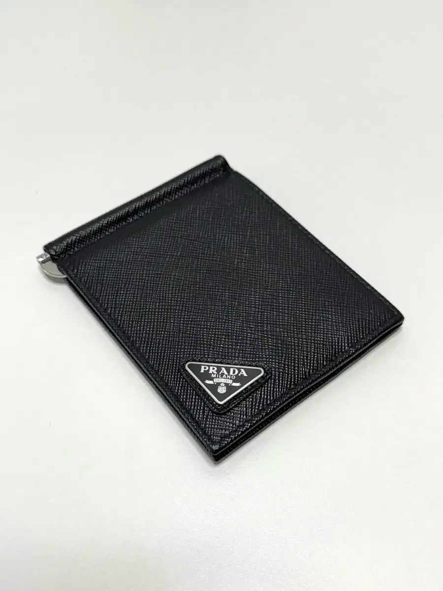 PRADA プラダ マネークリップ サフィアーノ 三角プレート PRADA プラダ サフィアーノ 三角プレート マネークリップ カ