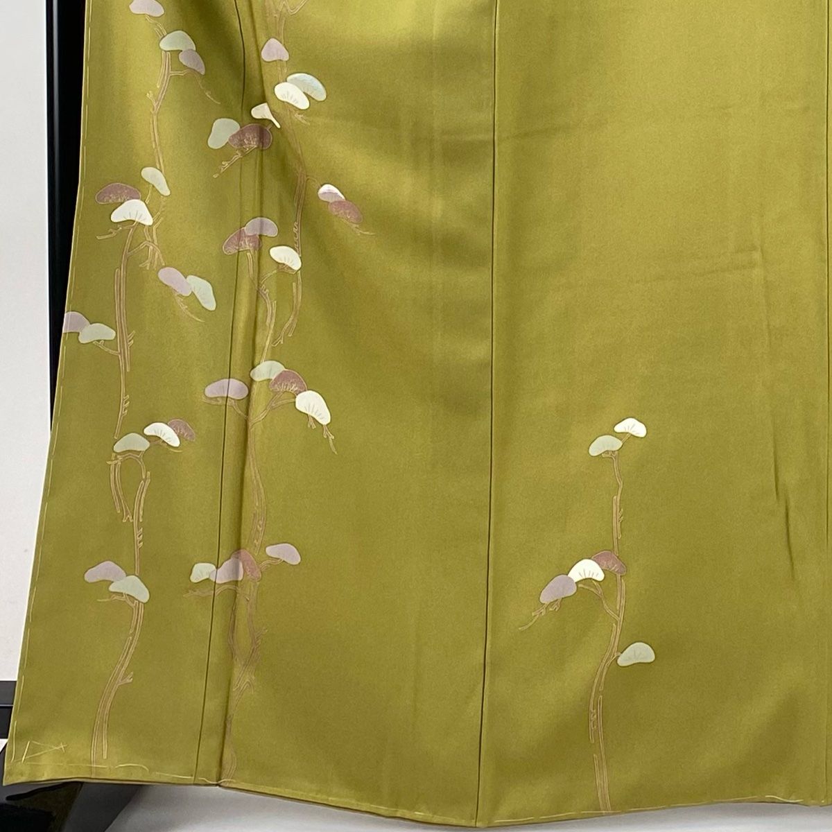 付下げ 身丈165cm 裄丈65cm M 袷 松 刺繍 金彩 鶯色 正絹 秀品