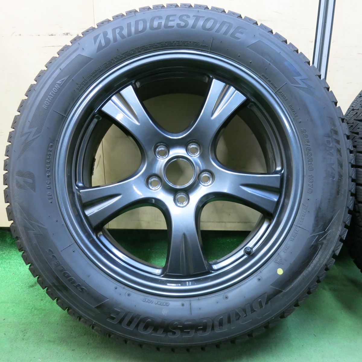 バリ溝 24年 キレイ 9.5分以上 トヨタ bZ4X 純正 235 60R18 スタッドレス ブリヂストン ブリザック DM-V3 18インチ PCD114.3 5H 5091801SKス