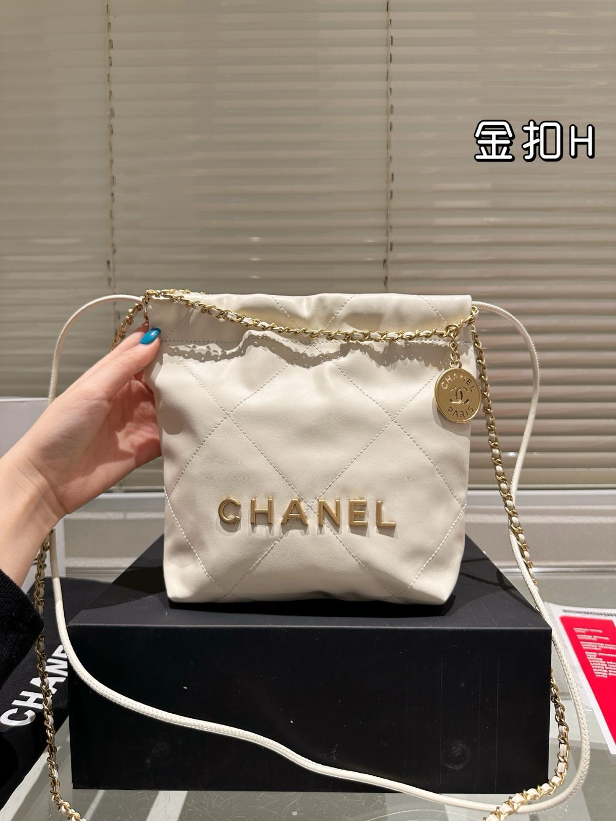 今日特価】CHANEL 24A M?tiers d'Art 22 Bag ヴィンテージリ