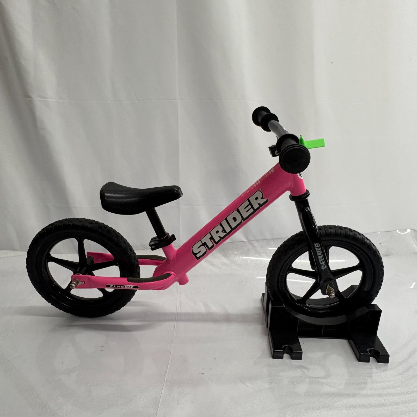 極美品 美品 STRIDER ストライダー クラシックモデル 12インチ ピンク