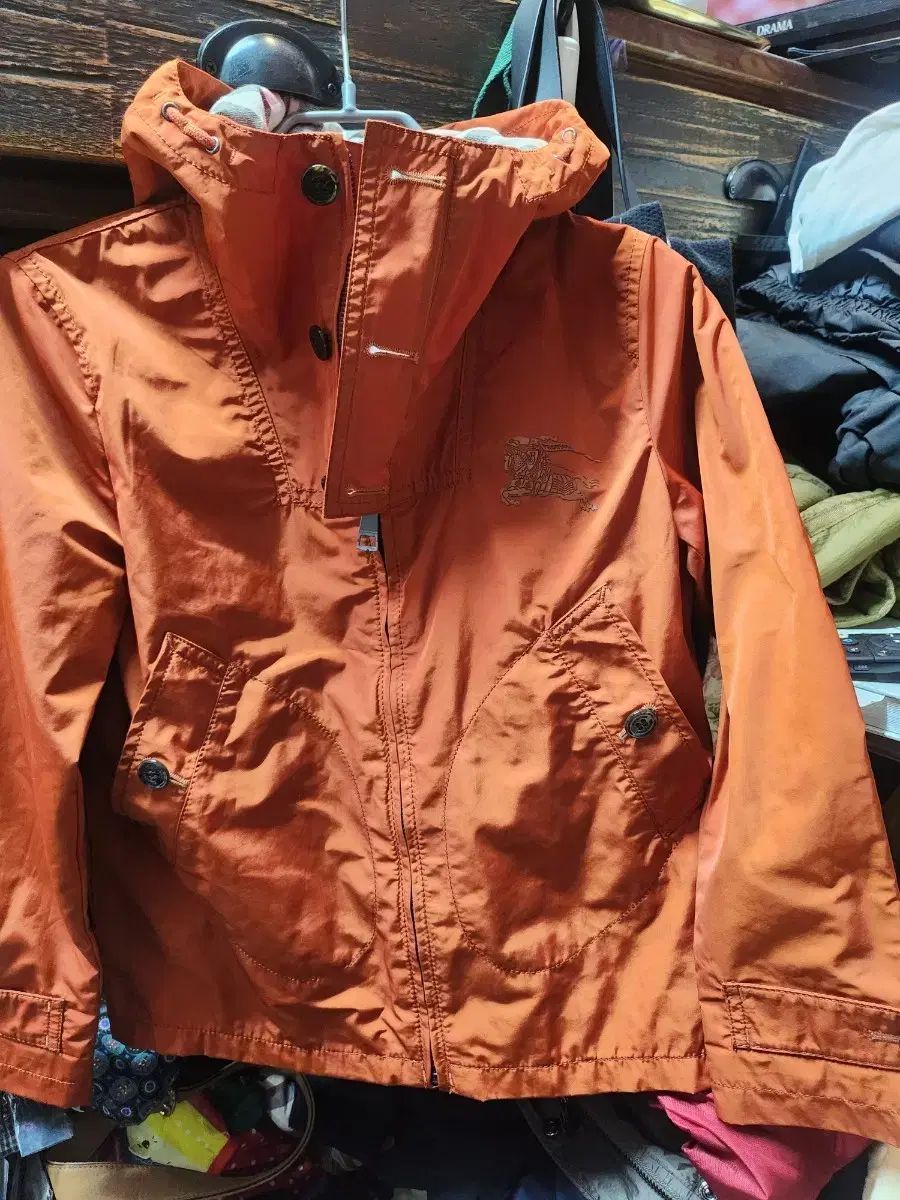 BURBERRY オレンジ色 キッズ フード ジャケット