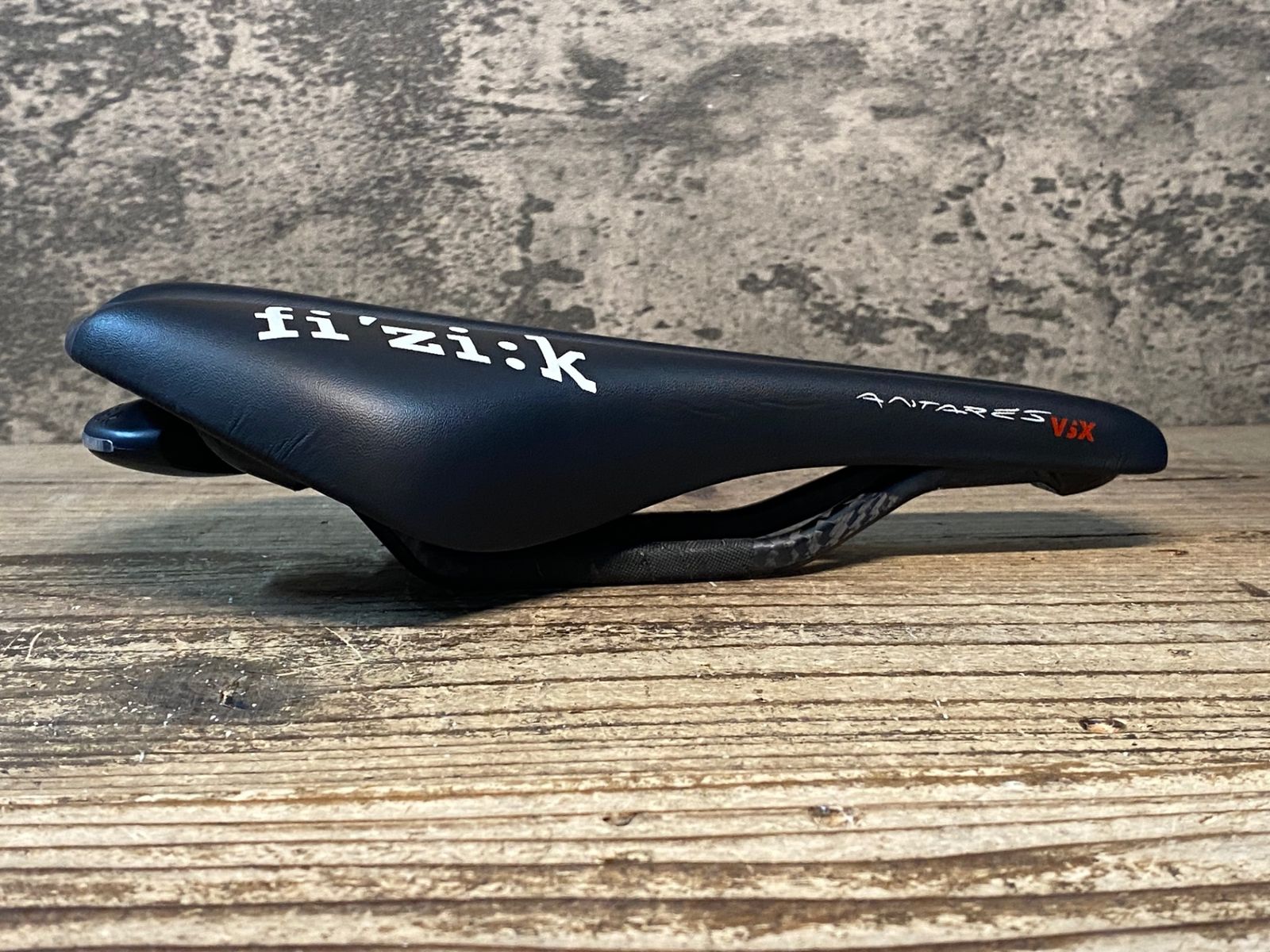 ☆fi'zi:k フィジーク ANTARES 00 WING FLEX サドル CARBON BRAIDED