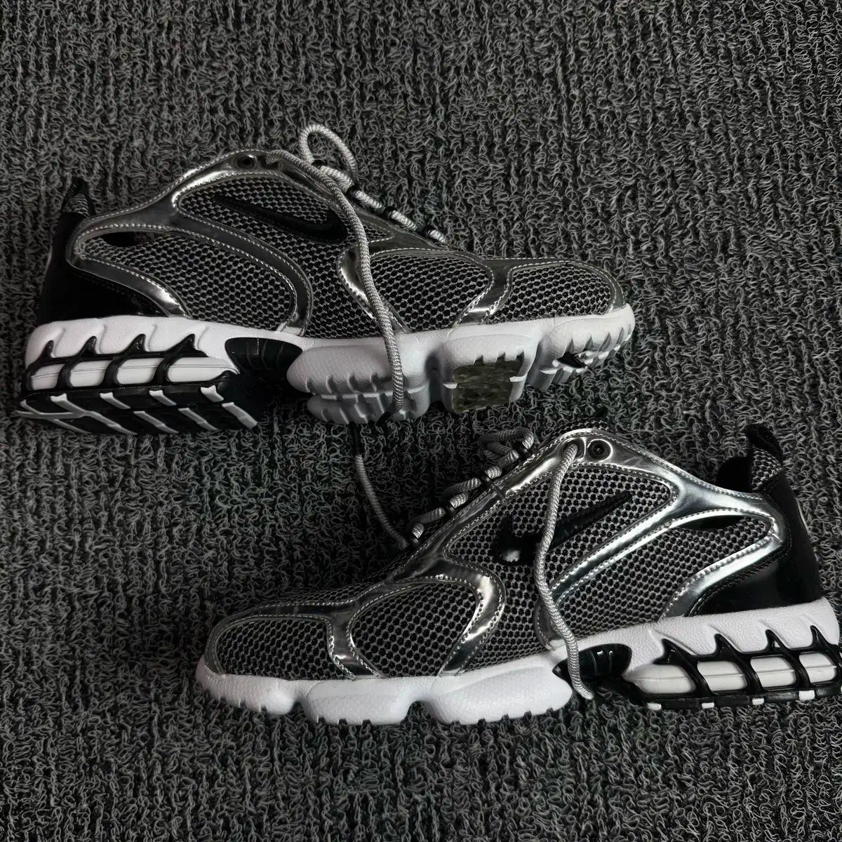 NIKE ナイキ x STUSSY ステューシー エアズーム スピリドン ケージ 2 ピュア プラチナ