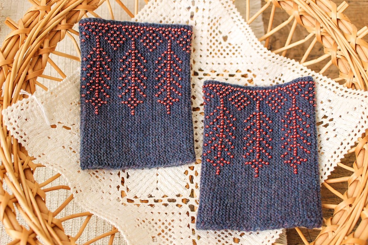 リトアニア】手編み 花柄刺繍 リストウォーマー 収納袋付き