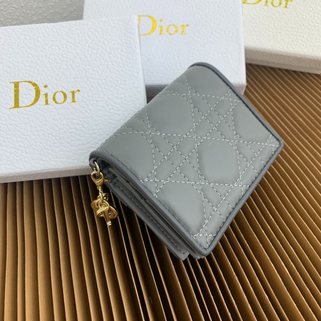 ミニ レディディオール ウォレット グレーシープレザー 藤編みステッチ - D.I.O.R.チャーム付き