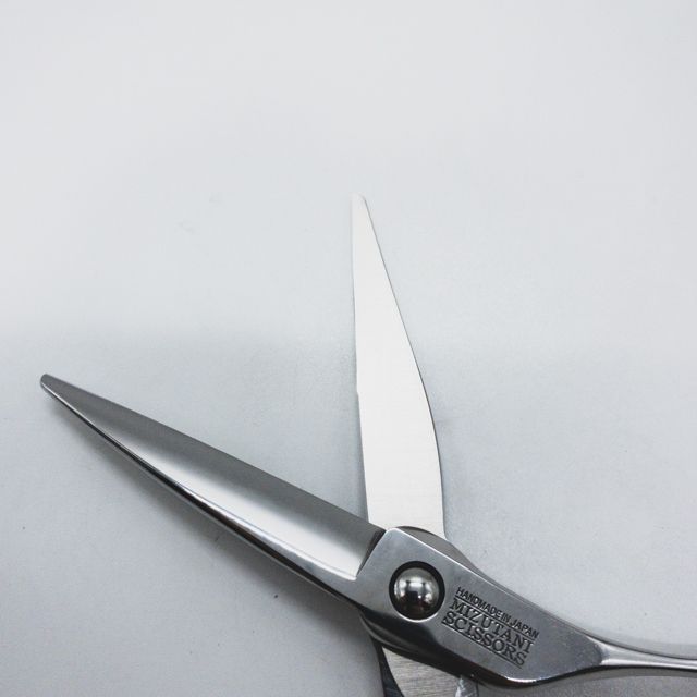 ミズタニシザーズ ミズタニシザーMIZUTANI SCISSORS】SWORD D-19 シザー オフセット 理容 美容ハサミ 美容師 理容師 右利き  5.7インチ 中古 sc1235 - メルカリ