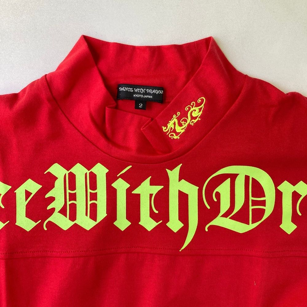 サイズ：4 DANCE WITH DRAGON ダンスウィズドラゴン  ハイネック 半袖Tシャツ  レッド系 [240101470373] ゴルフウェア メンズ ストスト サイズ：2 DANCE WITH DRAGON ダンスウィズドラゴン 半袖