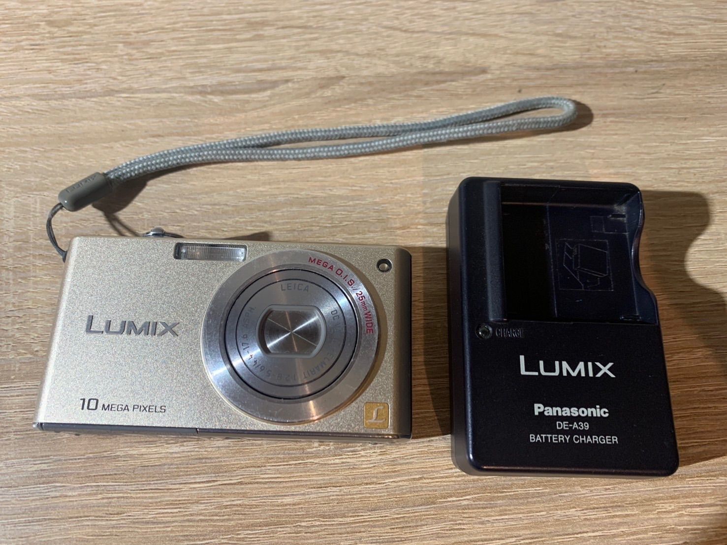 5557 Panasonic Lumix ゴールド デジカメ FX35 ジャンク品 - メルカリ