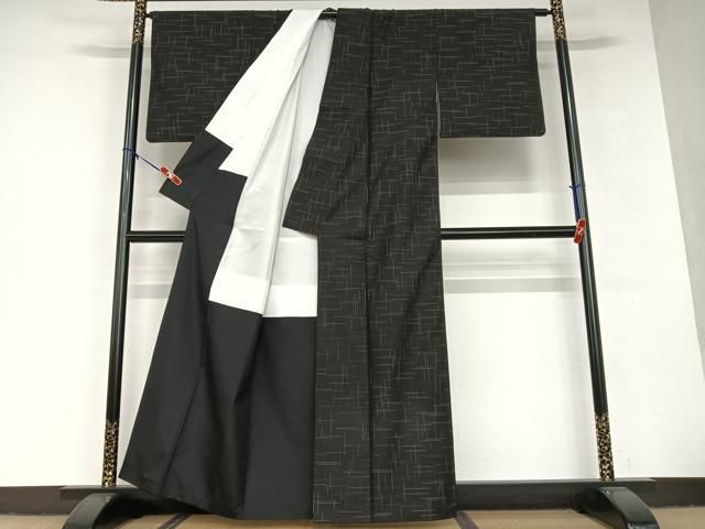 平和屋着物●本場大島紬　変わり格子　黒地　正絹　逸品　AABH4205ck 平和屋本店□極上 本場大島紬 割り込み絣 舞蝶花文 黒地 逸品 未使用