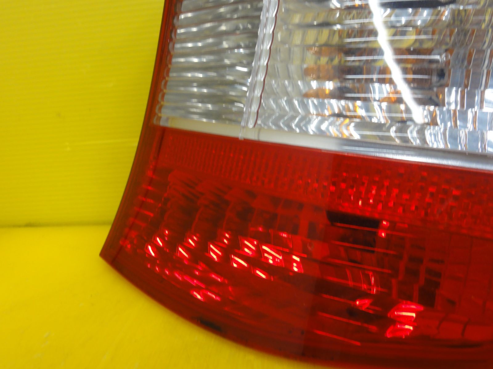 平成19年車 BMW 116i UF16 右 テールランプ テールライト Valeo