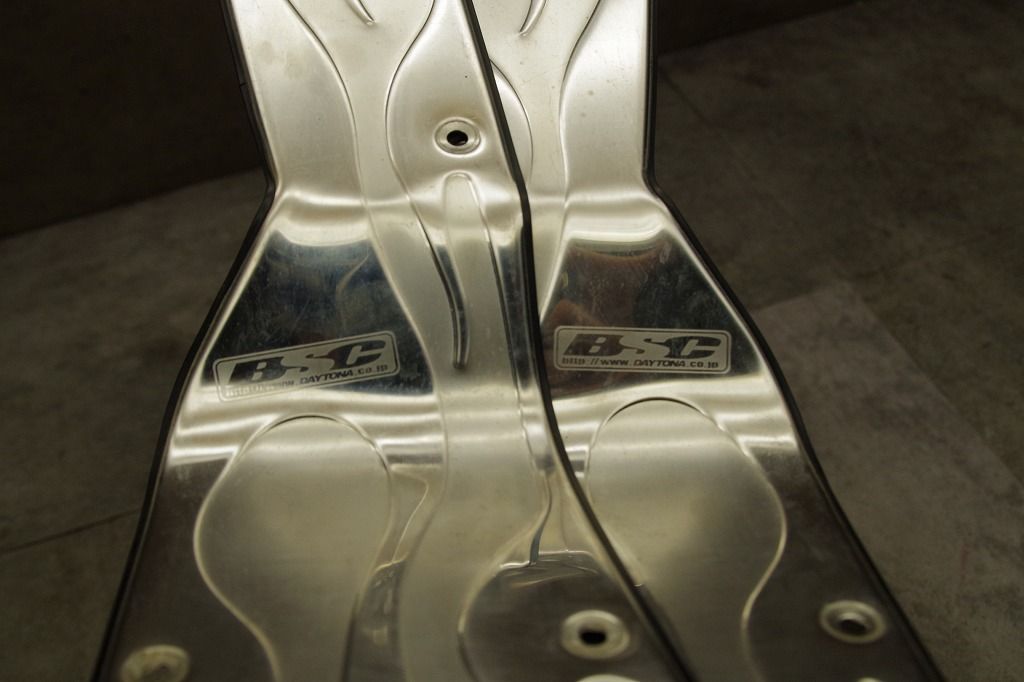 只今タイムセール中。 スズキ 社外 デイトナ製 スカイウェイブ ステッププレート