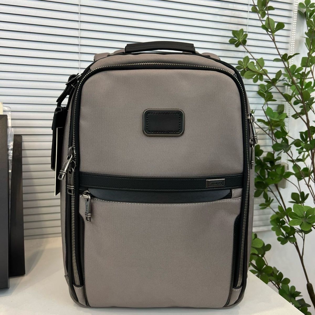 TUMI ALPHA3 スリムバックパックグレー