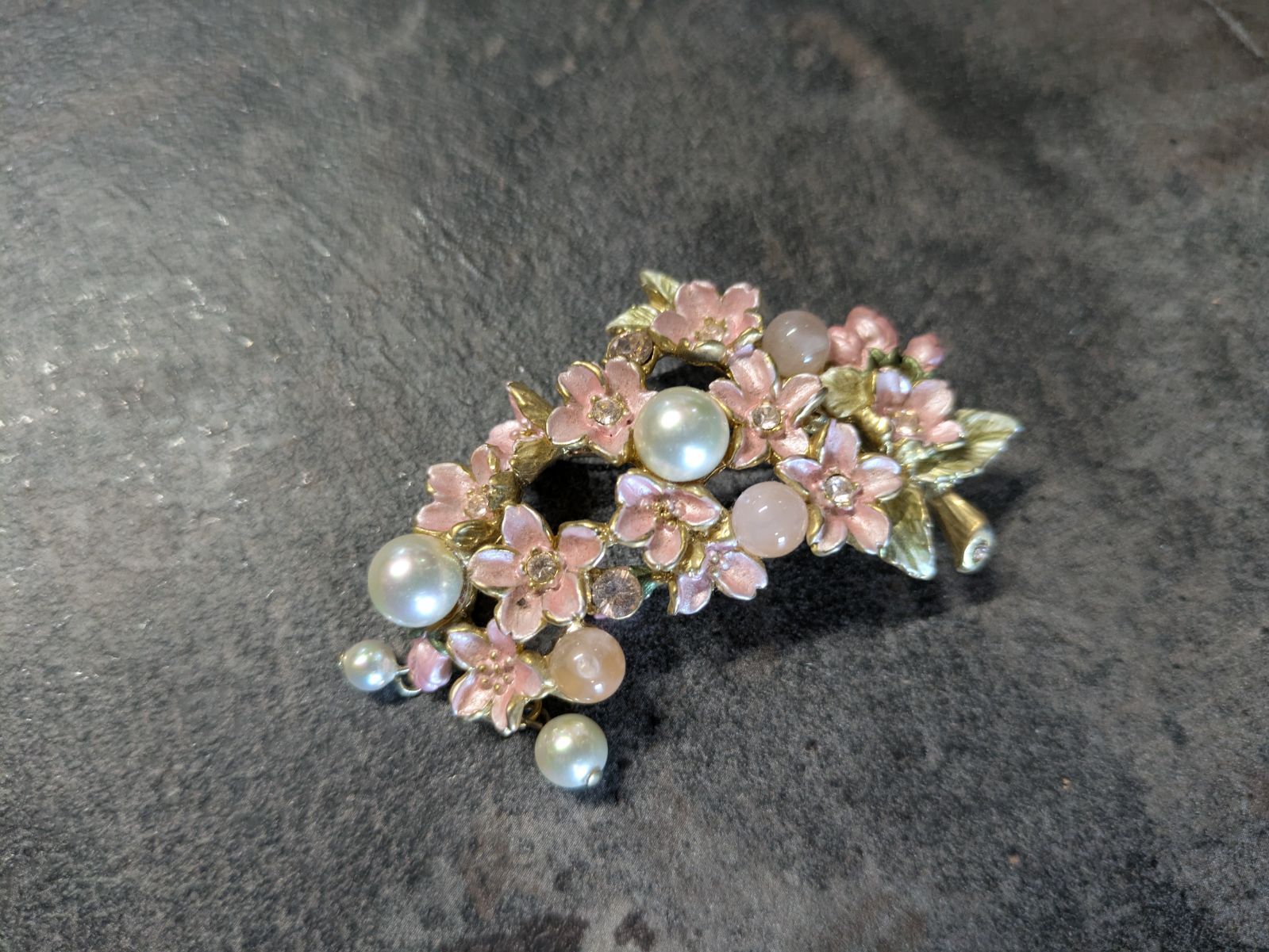 VENDOME BOUTIQUE/ヴァンドーム　ブローチ フラワー　ピンク VENDOME BOUTIQUE/ヴァンドーム ブローチ フラワー ピンク ヴァン