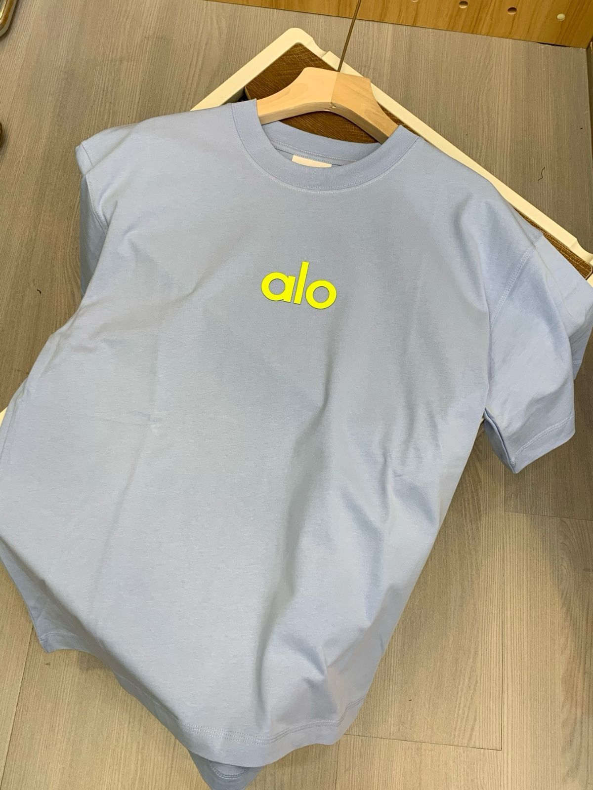 ALoドーパミン配色ロゴプリント半袖Tシャツ