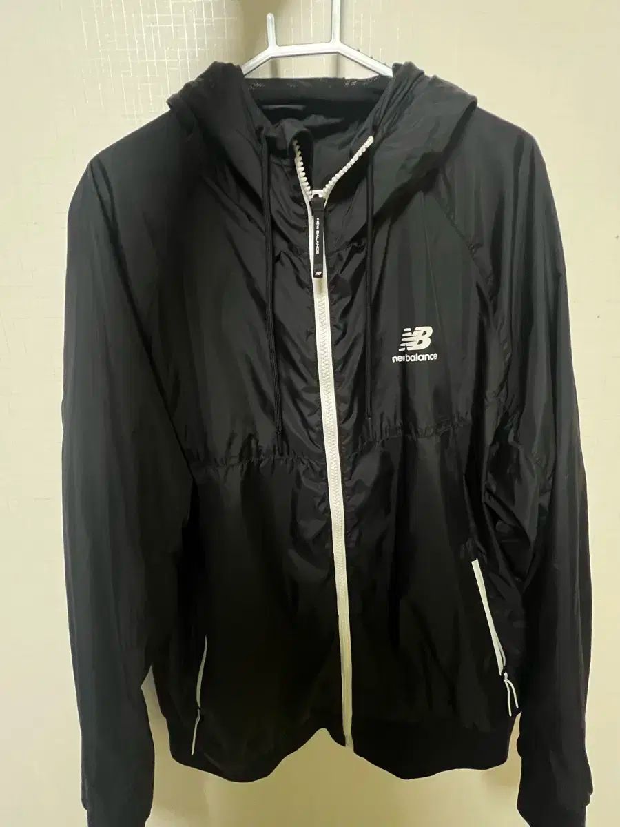 new balance ウィンドブレーカーMサイズ 黒/白/金撥水加工新品未使用 New Balance(ニューバランス) ウィンドブレーカー L - メルカリ