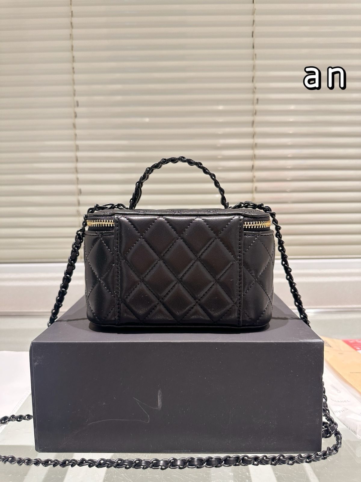 今日特価】Chanel Lipstick Case & Makeup Box - シャネル