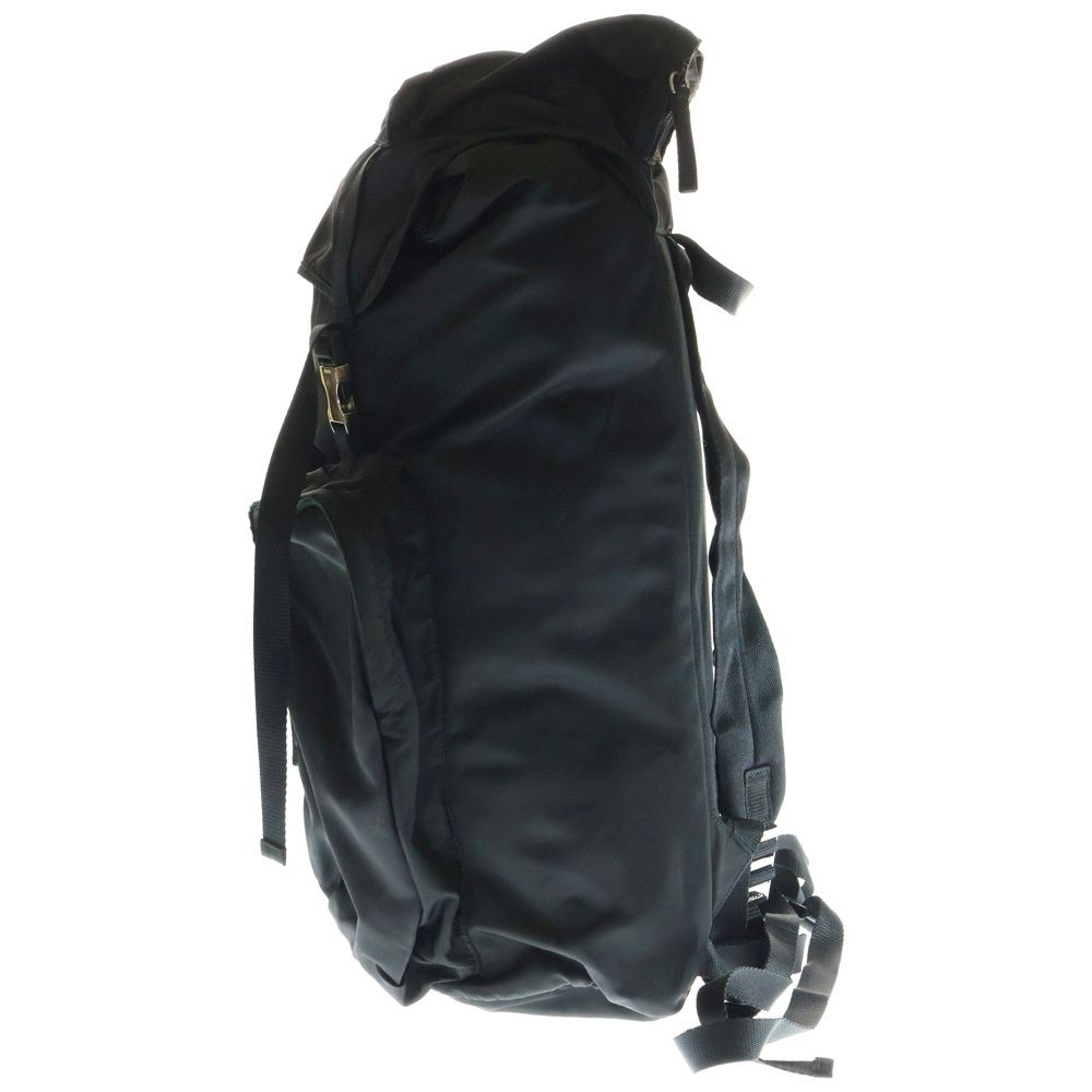 PRADA (プラダ) トライアングルロゴプレート テスートナイロン